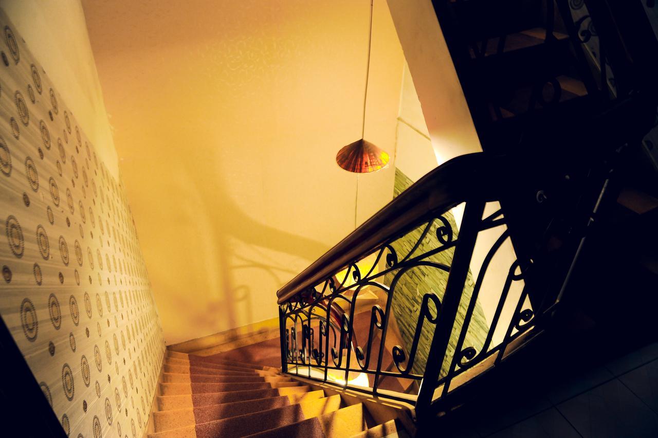 Queen Homestay Hue Buitenkant foto