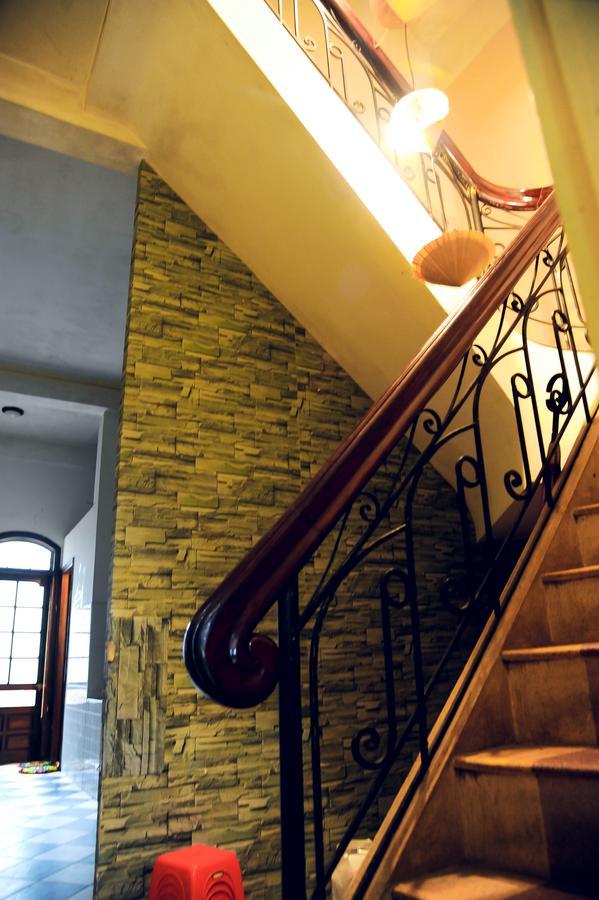 Queen Homestay Hue Buitenkant foto